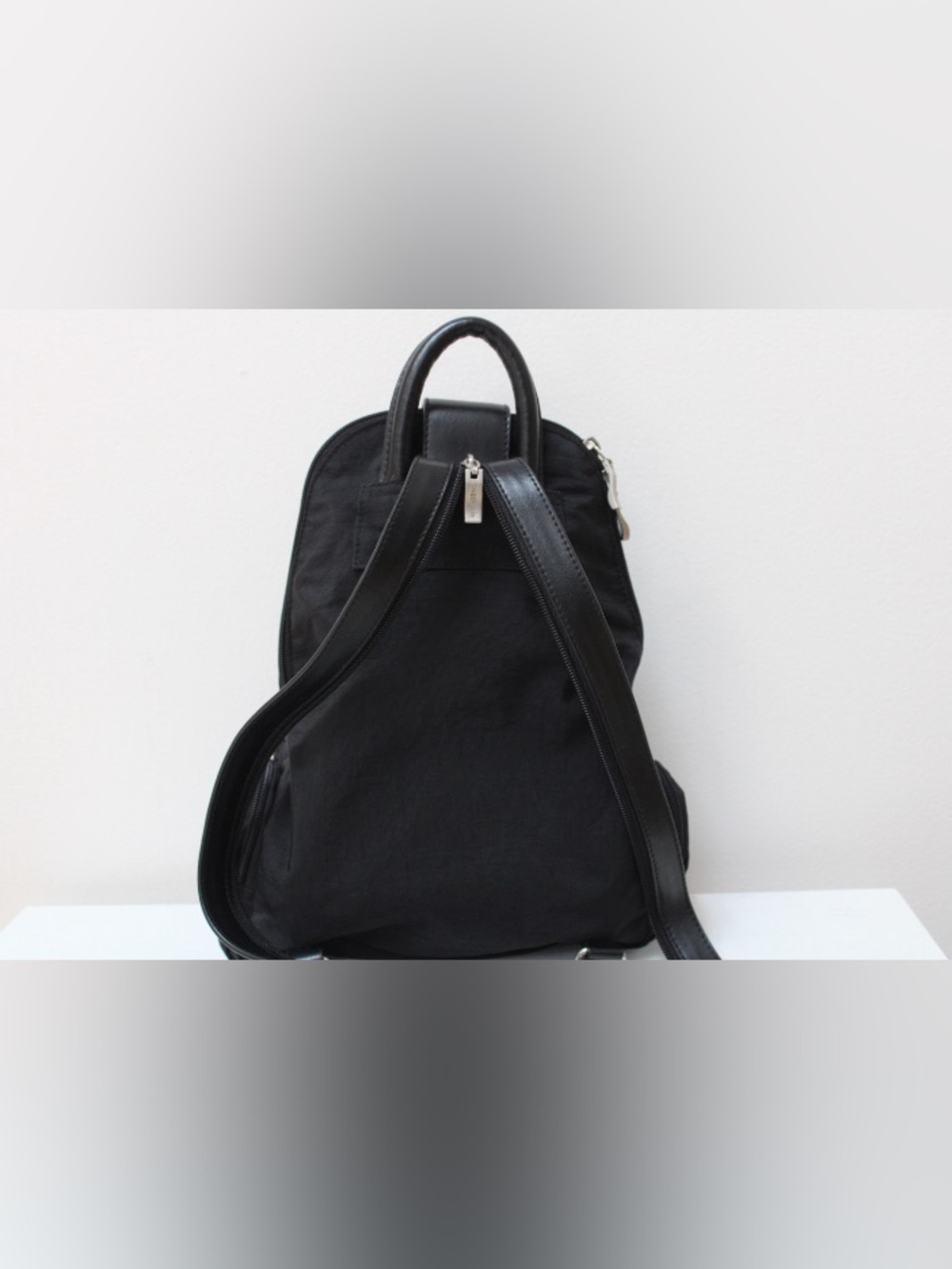 Baggallini backpack - Picture 2 of 11